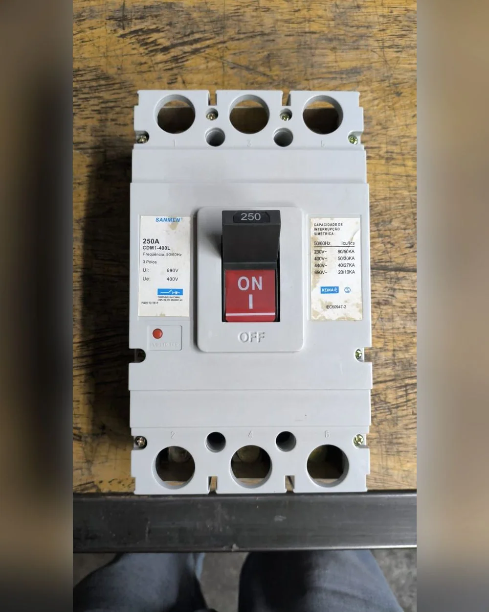 Cx Mold CDM1-400L/3300 250A